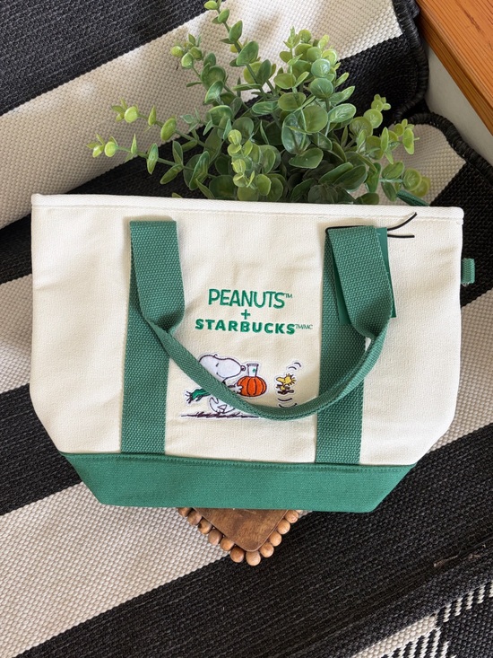 Starbucks Handbags - Starbucks x Peanuts Snoopy tote bag